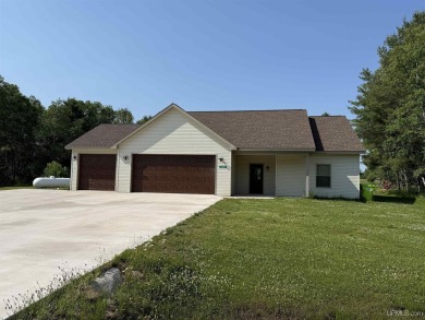 This is still like a brand new home! Seller bought in 2023 and on Portage Lake Golf Course in Michigan - for sale on GolfHomes.com, golf home, golf lot