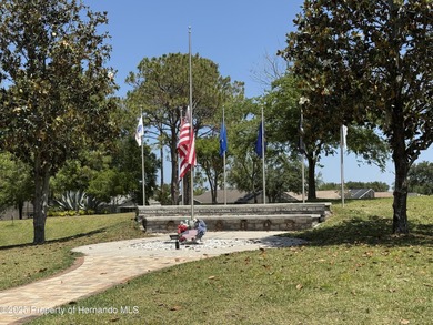 SELLER SAYS BRING AN OFFER! FANTASTIC MOVE IN READY HOME with on Heritage Pines Country Club in Florida - for sale on GolfHomes.com, golf home, golf lot