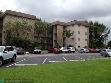 BEAUTIFUL AND CHARMING 2/2 APARTMENT ON THE TOP FLOOR WITH A on Davie Golf Club in Florida - for sale on GolfHomes.com, golf home, golf lot