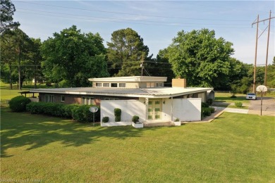 Beautiful Contemporary home with lots of nearby amenities on Ozark Recreation Assoc.Club in Arkansas - for sale on GolfHomes.com, golf home, golf lot