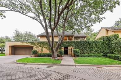 -Welcome Home to Woodstone-
Bathed In Natural Light And on Amarillo Country Club in Texas - for sale on GolfHomes.com, golf home, golf lot