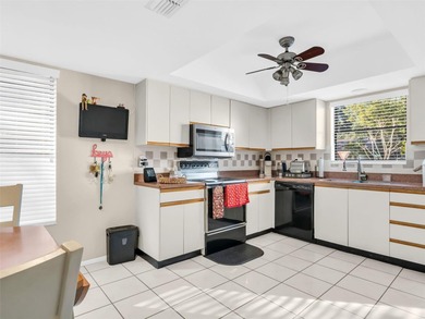 Welcome to easy Florida living in this light and bright, clean on Tarpon Springs Golf Course in Florida - for sale on GolfHomes.com, golf home, golf lot