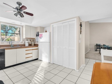 Welcome to easy Florida living in this light and bright, clean on Tarpon Springs Golf Course in Florida - for sale on GolfHomes.com, golf home, golf lot