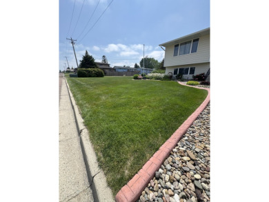 This well-kept split-level home in Winner, SD offers 1,044 sq ft on Winner Country Club in South Dakota - for sale on GolfHomes.com, golf home, golf lot