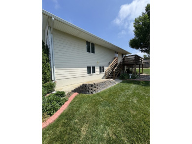This well-kept split-level home in Winner, SD offers 1,044 sq ft on Winner Country Club in South Dakota - for sale on GolfHomes.com, golf home, golf lot