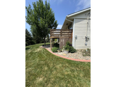 This well-kept split-level home in Winner, SD offers 1,044 sq ft on Winner Country Club in South Dakota - for sale on GolfHomes.com, golf home, golf lot