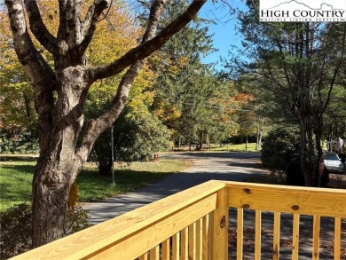 Fabulously located home in the resort community of Linville Land on Land Harbor Golf Course in North Carolina - for sale on GolfHomes.com, golf home, golf lot