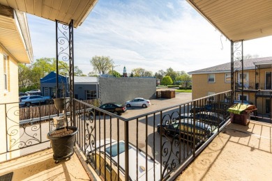 PERFECT GLENVIEW LOCATION..  LARGE 1BR 1BA UNIT OVERLOOKING on Glenview Park Golf Club in Illinois - for sale on GolfHomes.com, golf home, golf lot