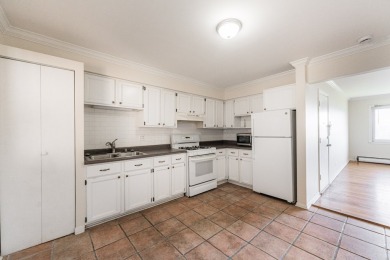 PERFECT GLENVIEW LOCATION..  LARGE 1BR 1BA UNIT OVERLOOKING on Glenview Park Golf Club in Illinois - for sale on GolfHomes.com, golf home, golf lot