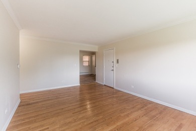 PERFECT GLENVIEW LOCATION..  LARGE 1BR 1BA UNIT OVERLOOKING on Glenview Park Golf Club in Illinois - for sale on GolfHomes.com, golf home, golf lot