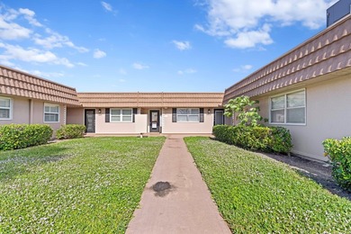 REMARKABLE FIRST-FLOOR CONDO | DESIRABLE 55+ KINGS POINT DELRAY on Kings Point Golf - Executive in Florida - for sale on GolfHomes.com, golf home, golf lot