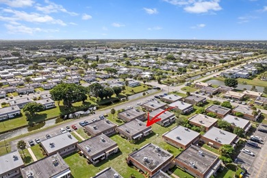 REMARKABLE FIRST-FLOOR CONDO | DESIRABLE 55+ KINGS POINT DELRAY on Kings Point Golf - Executive in Florida - for sale on GolfHomes.com, golf home, golf lot