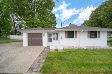 Move right in to this Essex Heights bungalow, with 1087 SF of on Ella Sharp Park Golf Course in Michigan - for sale on GolfHomes.com, golf home, golf lot