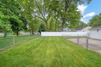 Move right in to this Essex Heights bungalow, with 1087 SF of on Ella Sharp Park Golf Course in Michigan - for sale on GolfHomes.com, golf home, golf lot