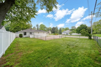 Move right in to this Essex Heights bungalow, with 1087 SF of on Ella Sharp Park Golf Course in Michigan - for sale on GolfHomes.com, golf home, golf lot