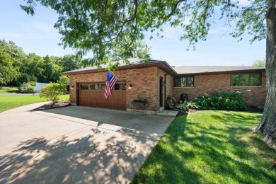 This timeless all-brick 6,973 sq. ft. ranch home with a on Buena Vista Golf Course in Illinois - for sale on GolfHomes.com, golf home, golf lot