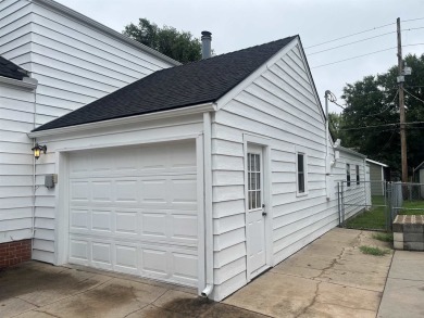 Rare Find in Riverside -- Three-Car Garage!!  Yes, you read that on Arthur B. Sim Park Golf Course in Kansas - for sale on GolfHomes.com, golf home, golf lot