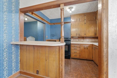 Rare Find in Riverside -- Three-Car Garage!!  Yes, you read that on Arthur B. Sim Park Golf Course in Kansas - for sale on GolfHomes.com, golf home, golf lot