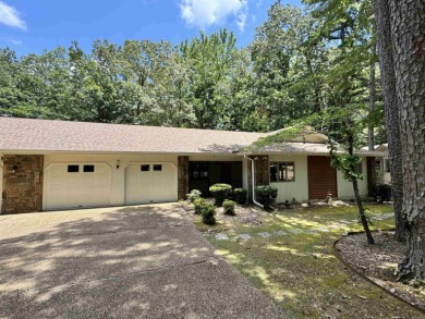 VILLA ALEGRE COURTS town home with BONUS ROOM! Located minutes on DeSoto Golf Course in Arkansas - for sale on GolfHomes.com, golf home, golf lot