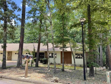VILLA ALEGRE COURTS town home with BONUS ROOM! Located minutes on DeSoto Golf Course in Arkansas - for sale on GolfHomes.com, golf home, golf lot