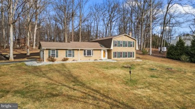 Wonderful find in Laytonsville Knolls!  Don't miss this terrific on Laytonsville Golf Course in Maryland - for sale on GolfHomes.com, golf home, golf lot