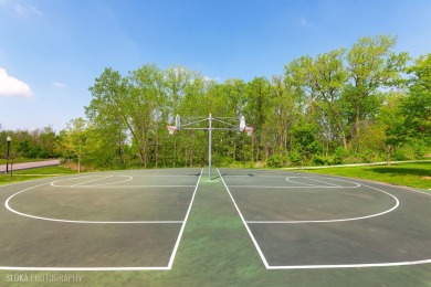 Impeccably cared for end-unit townhome nestled in the highly on Bowes Creek Country Club in Illinois - for sale on GolfHomes.com, golf home, golf lot