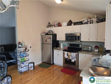 This 4 bedroom, 2 bath split level home sits in an amenity on Pocono Farms Country Club in Pennsylvania - for sale on GolfHomes.com, golf home, golf lot