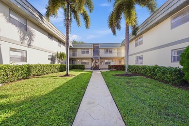 WELCOME TO THIS AMAZING LAKEVIEW IN MONACO! Resortstyle 55+ on Kings Point Golf -Flanders Way in Florida - for sale on GolfHomes.com, golf home, golf lot