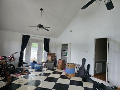 4 bedrooms, 3.5 baths ranch with inground pool on 1 acre of land on Cherokee National Golf and Country Club in South Carolina - for sale on GolfHomes.com, golf home, golf lot