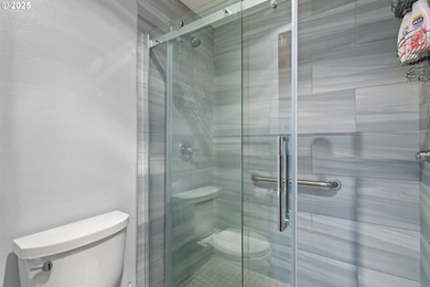 $32,000 price reduction + rate buydown (year 1) from lender--act on  in Oregon - for sale on GolfHomes.com, golf home, golf lot