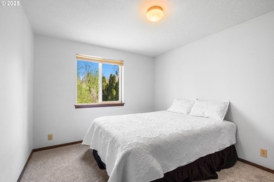 $32,000 price reduction + rate buydown (year 1) from lender--act on  in Oregon - for sale on GolfHomes.com, golf home, golf lot