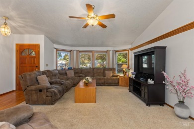 This 4-bedroom, 2-bath home is located in the prestigious on Lakeview Golf Club in Idaho - for sale on GolfHomes.com, golf home, golf lot