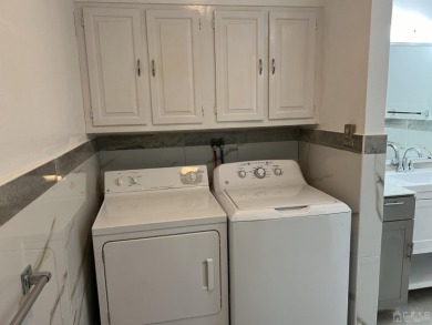 Updated kitchen, bathrooms, flooring, fresh paint. ready for on Rossmoor Golf Club in New Jersey - for sale on GolfHomes.com, golf home, golf lot