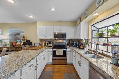 BEAUTIFUL AND SERENE SETTING! WEST WIND TOWNHOME ON LAKE IN on Harbour Point Golf Club in North Carolina - for sale on GolfHomes.com, golf home, golf lot