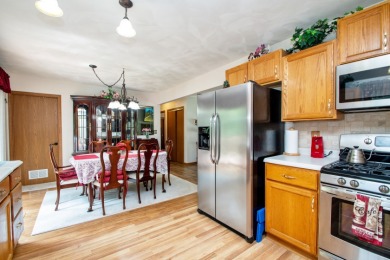 Cozy Home Offers Comfort and Practicality on Oak Run Golf Course in Illinois - for sale on GolfHomes.com, golf home, golf lot