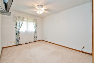 Cozy Home Offers Comfort and Practicality on Oak Run Golf Course in Illinois - for sale on GolfHomes.com, golf home, golf lot