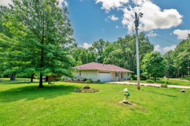 Cozy Home Offers Comfort and Practicality on Oak Run Golf Course in Illinois - for sale on GolfHomes.com, golf home, golf lot