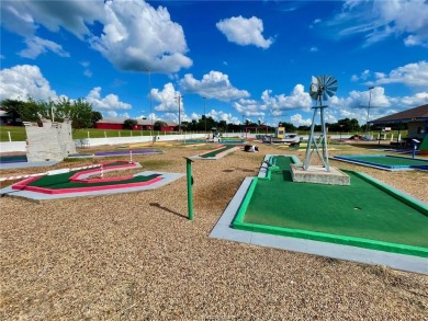 Superb ranch home in beautiful Hilltop Lakes! The large foyer on Hilltop Lakes Resort Golf Club in Texas - for sale on GolfHomes.com, golf home, golf lot