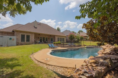 WELCOME to this stunning 4 bedroom, 3 bathroom, 3,236 square ft on Oak Hurst Golf Course in Texas - for sale on GolfHomes.com, golf home, golf lot