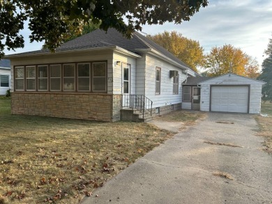 This 3 bedroom bungalow is located just one block from the city on Holstein Country Club in Iowa - for sale on GolfHomes.com, golf home, golf lot