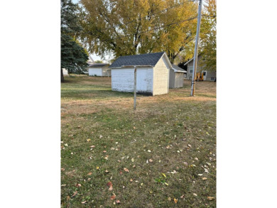 This 3 bedroom bungalow is located just one block from the city on Holstein Country Club in Iowa - for sale on GolfHomes.com, golf home, golf lot