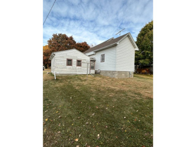 This 3 bedroom bungalow is located just one block from the city on Holstein Country Club in Iowa - for sale on GolfHomes.com, golf home, golf lot