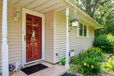 Cozy Home Offers Comfort and Practicality on Oak Run Golf Course in Illinois - for sale on GolfHomes.com, golf home, golf lot