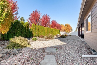 Charming Single-Level Home - This 3-bed, 2-bath, 1,854 sq ft on Avondale Golf and Tennis Club in Idaho - for sale on GolfHomes.com, golf home, golf lot