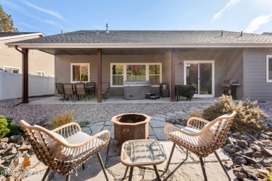 Charming Single-Level Home - This 3-bed, 2-bath, 1,854 sq ft on Avondale Golf and Tennis Club in Idaho - for sale on GolfHomes.com, golf home, golf lot