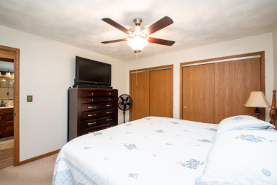 Cozy Home Offers Comfort and Practicality on Oak Run Golf Course in Illinois - for sale on GolfHomes.com, golf home, golf lot