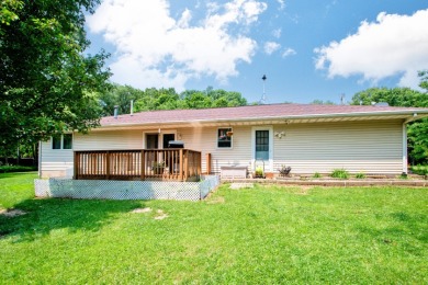 Cozy Home Offers Comfort and Practicality on Oak Run Golf Course in Illinois - for sale on GolfHomes.com, golf home, golf lot