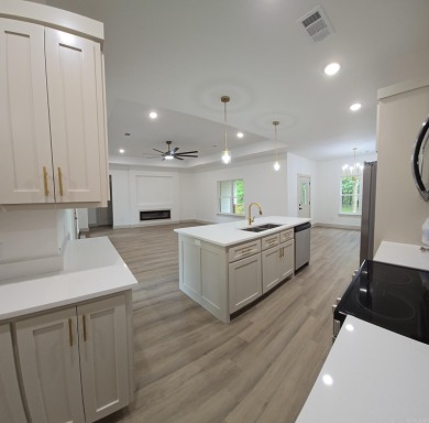 PRICED TO SELL! This property sounds absolutely fantastic! With on Diamondhead Golf and Country Club in Arkansas - for sale on GolfHomes.com, golf home, golf lot