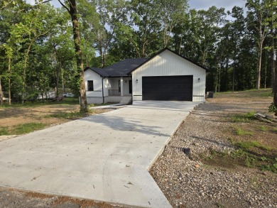 PRICED TO SELL! This property sounds absolutely fantastic! With on Diamondhead Golf and Country Club in Arkansas - for sale on GolfHomes.com, golf home, golf lot