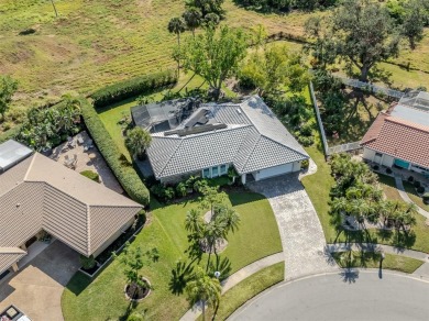 Under contract-accepting backup offers. This charming and cozy on Gulf Gate Golf Club in Florida - for sale on GolfHomes.com, golf home, golf lot